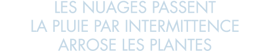 les nuages passent la pluie par intermittence arrose les plantes