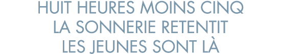huit heures moins cinq la sonnerie retentit les jeunes sont l 