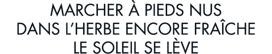 marcher   pieds nus dans l herbe encore fra che le soleil se l ve
