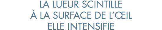 la lueur scintille   la surface de l  il elle intensifie
