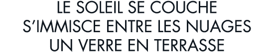 le soleil se couche s immisce entre les nuages un verre en terrasse