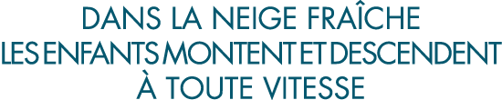 dans la neige fra che les enfants montent et descendent   toute vitesse