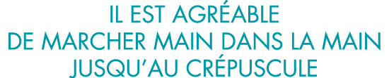 il est agr able de marcher main dans la main jusqu au cr puscule