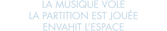 la musique vole la partition est jou e envahit l espace