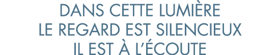 dans cette lumi re le regard est silencieux il est   l  coute