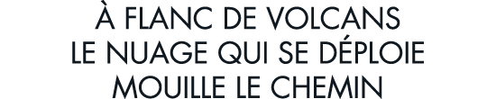   flanc de volcans le nuage qui se d ploie mouille le chemin