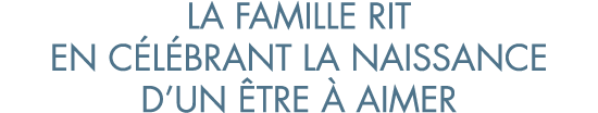 la famille rit en c l brant la naissance d un  tre   aimer